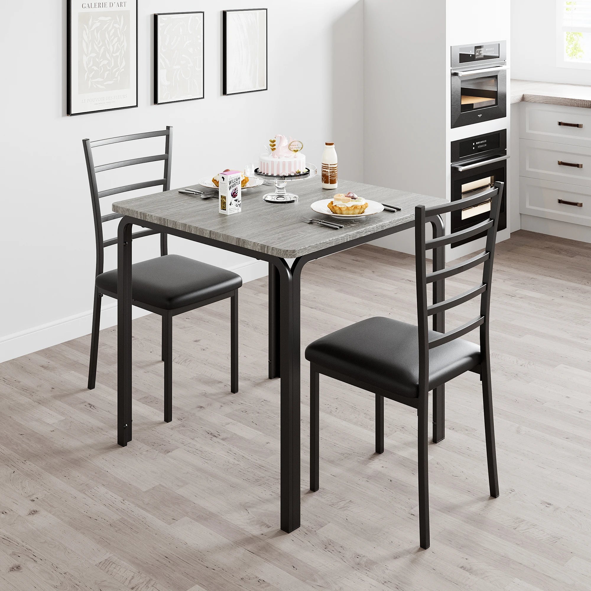 Eettafel voor 2 – Kleine vierkante keuken-eethoek met gestoffeerde stoelen