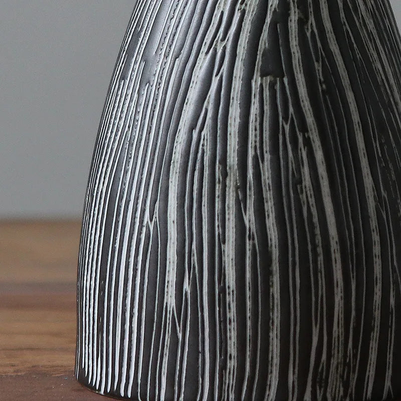 Black Ceramic Small Vase – Japanese-Style Tabletop Ornament for Flowers & Home Decor
