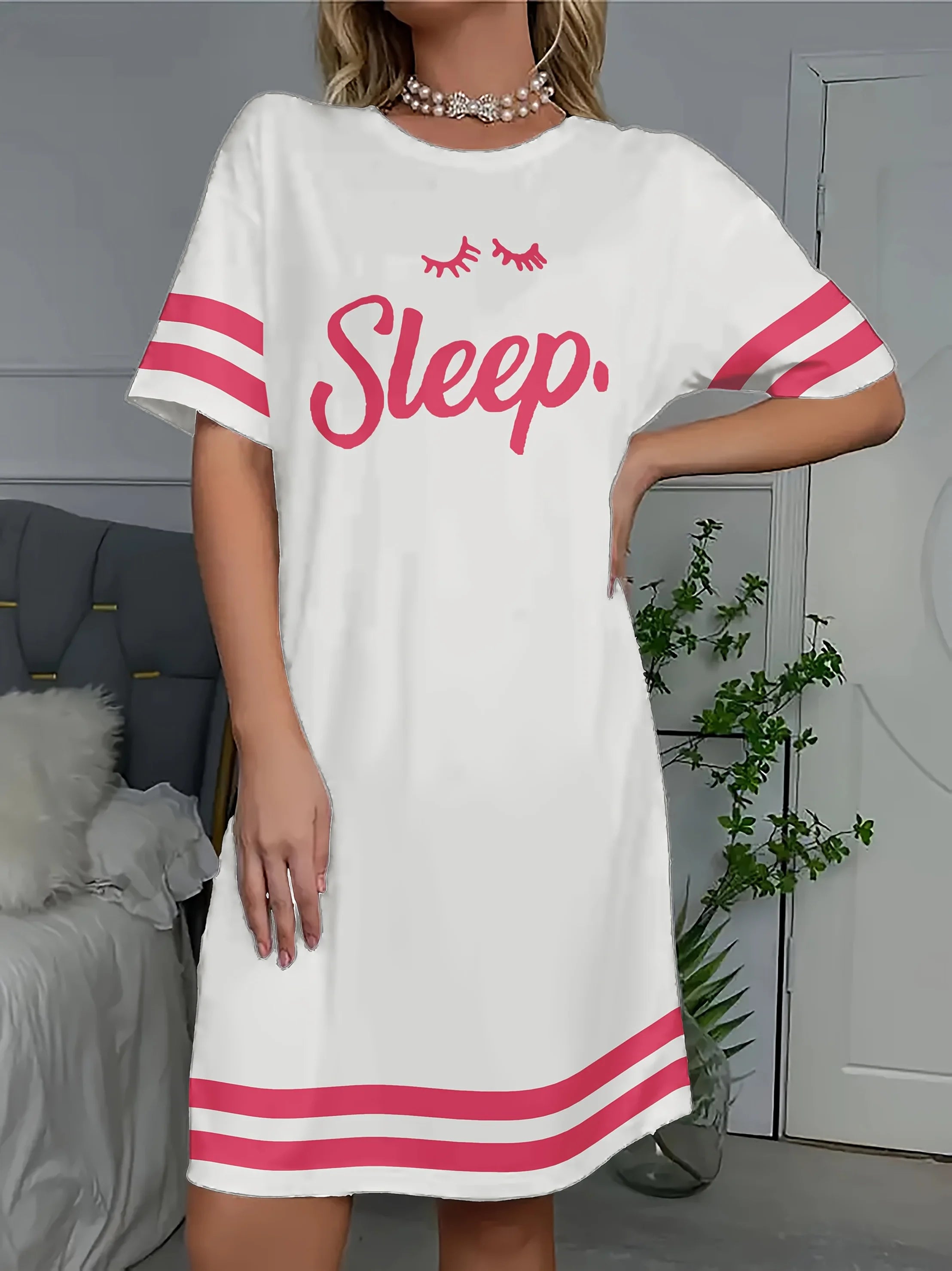 Robe de nuit décontractée pour femme taille plus à imprimé graphique « SLEEP » – Chemise de nuit légère à manches courtes et col rond pour la maison et l'extérieur