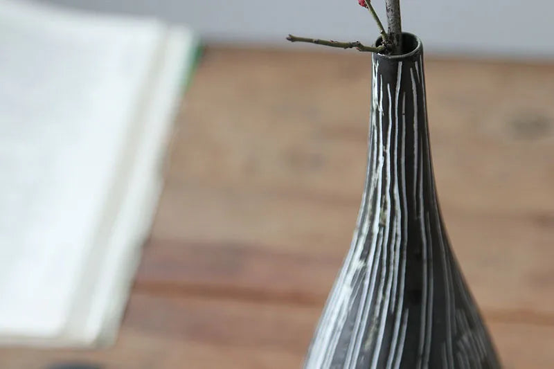 Black Ceramic Small Vase – Japanese-Style Tabletop Ornament for Flowers & Home Decor