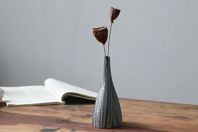 Black Ceramic Small Vase – Japanese-Style Tabletop Ornament for Flowers & Home Decor