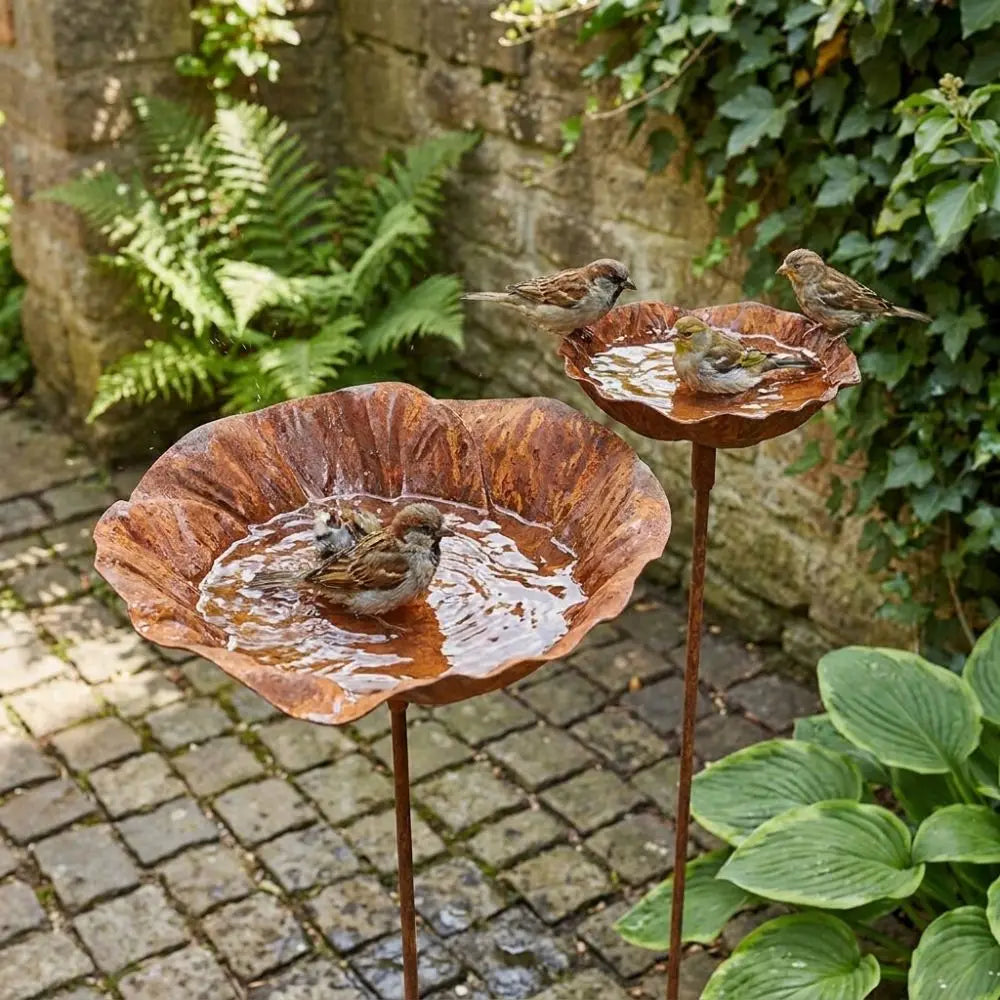 Vintage Flower-Shaped Metal Bird Bath with Garden Stake – Decorative Outdoor Bird Water Bowl for Garden, Lawn & Patio