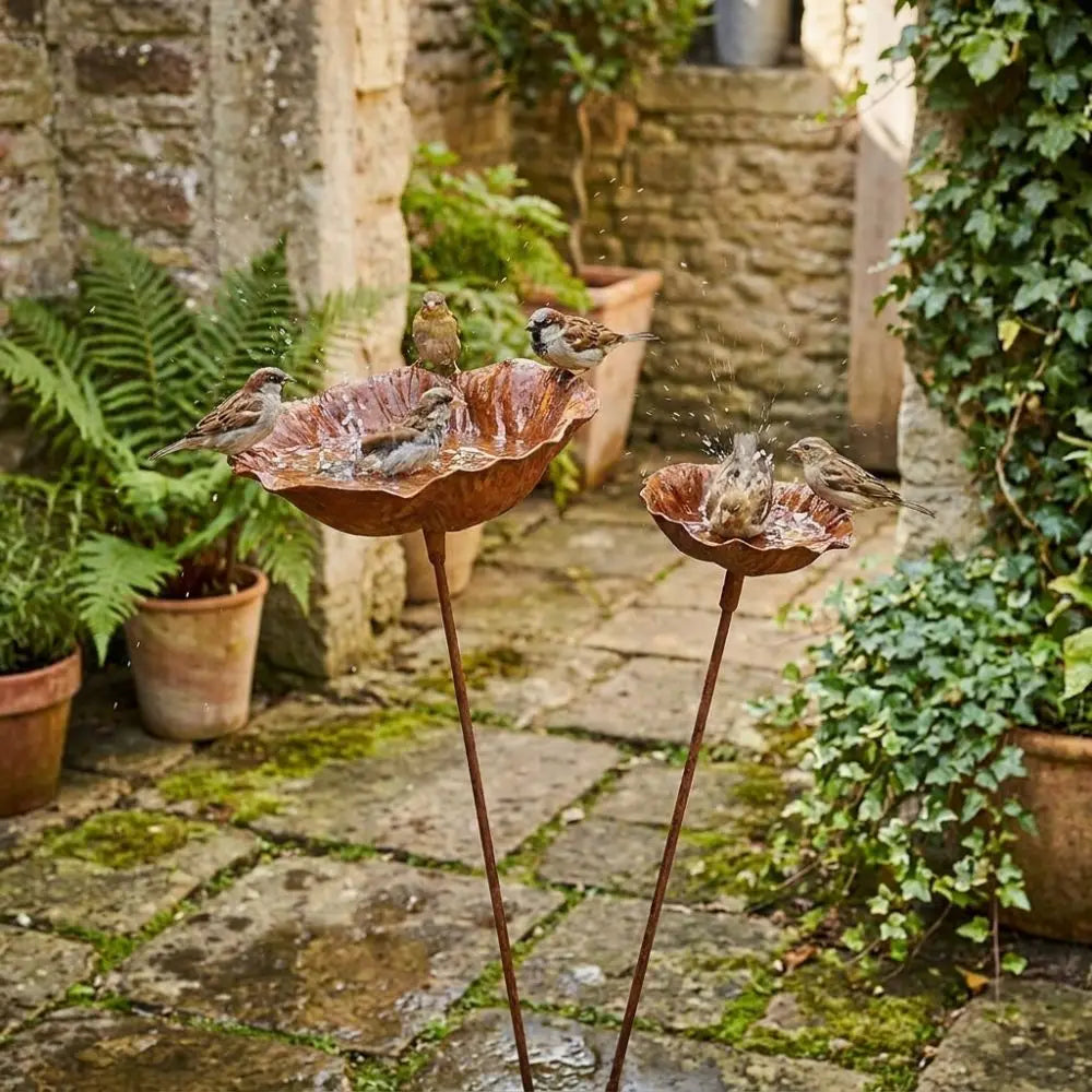 Vintage Flower-Shaped Metal Bird Bath with Garden Stake – Decorative Outdoor Bird Water Bowl for Garden, Lawn & Patio