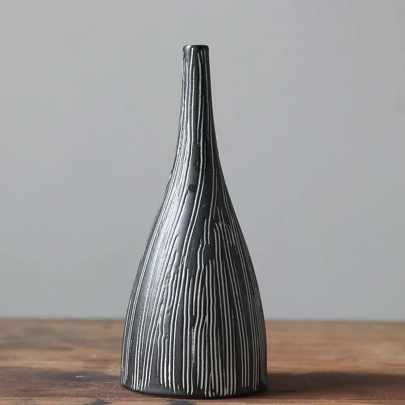 Black Ceramic Small Vase – Japanese-Style Tabletop Ornament for Flowers & Home Decor