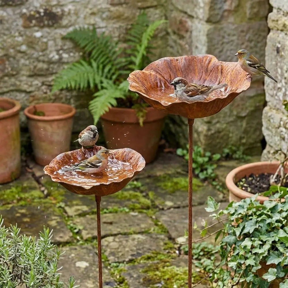 Vintage Flower-Shaped Metal Bird Bath with Garden Stake – Decorative Outdoor Bird Water Bowl for Garden, Lawn & Patio