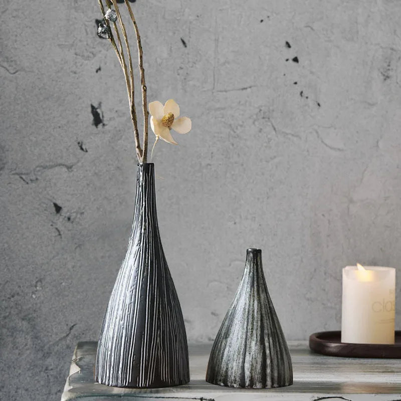 Black Ceramic Small Vase – Japanese-Style Tabletop Ornament for Flowers & Home Decor