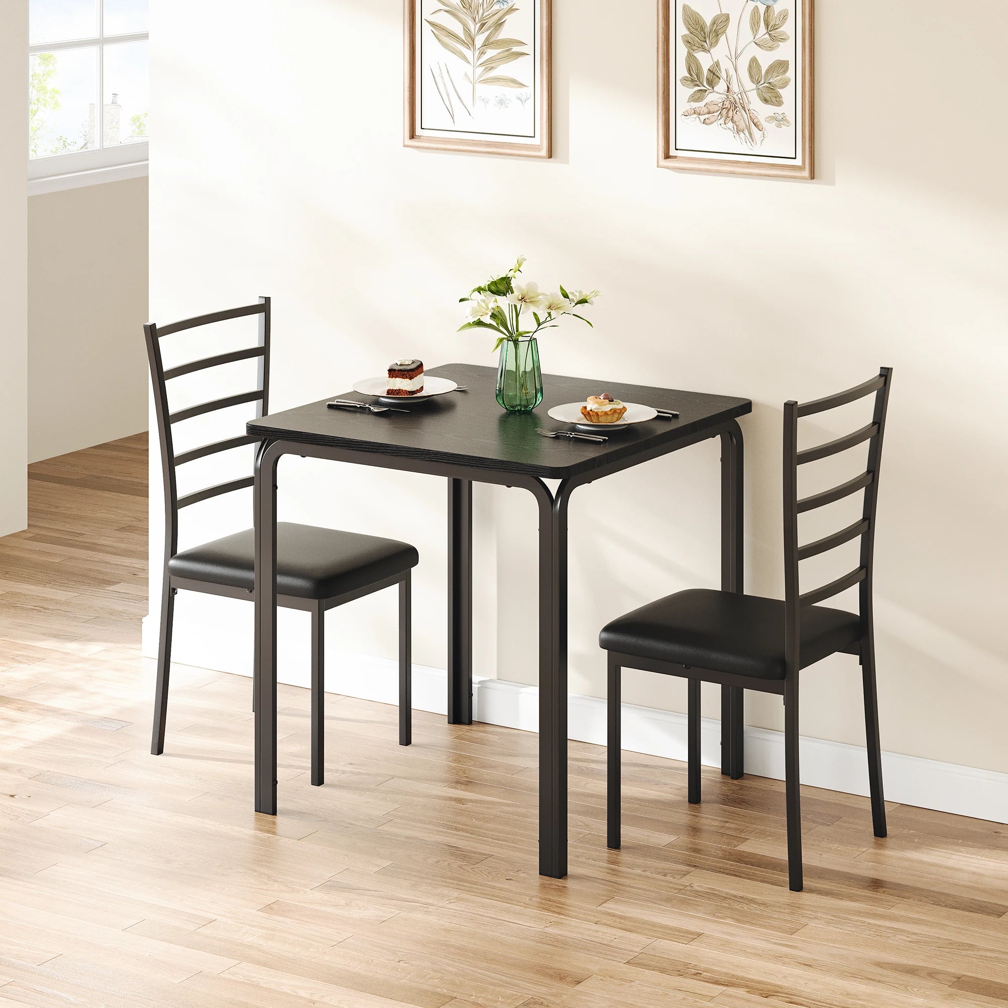 Eettafel voor 2 – Kleine vierkante keuken-eethoek met gestoffeerde stoelen