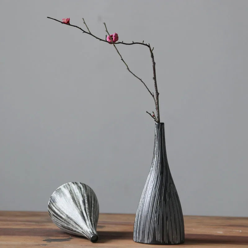 Black Ceramic Small Vase – Japanese-Style Tabletop Ornament for Flowers & Home Decor