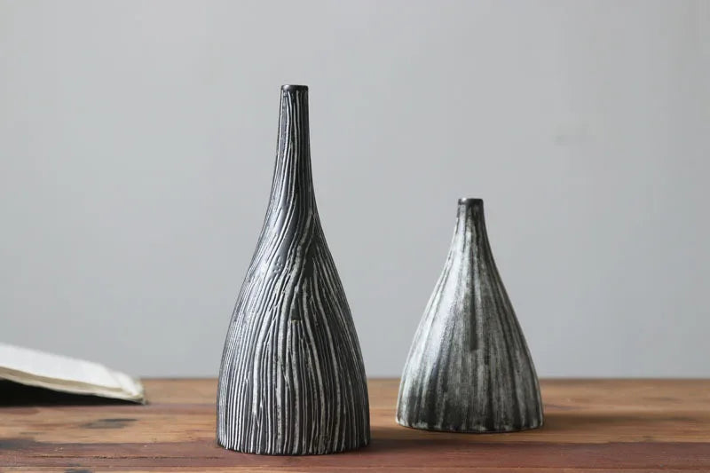 Black Ceramic Small Vase – Japanese-Style Tabletop Ornament for Flowers & Home Decor