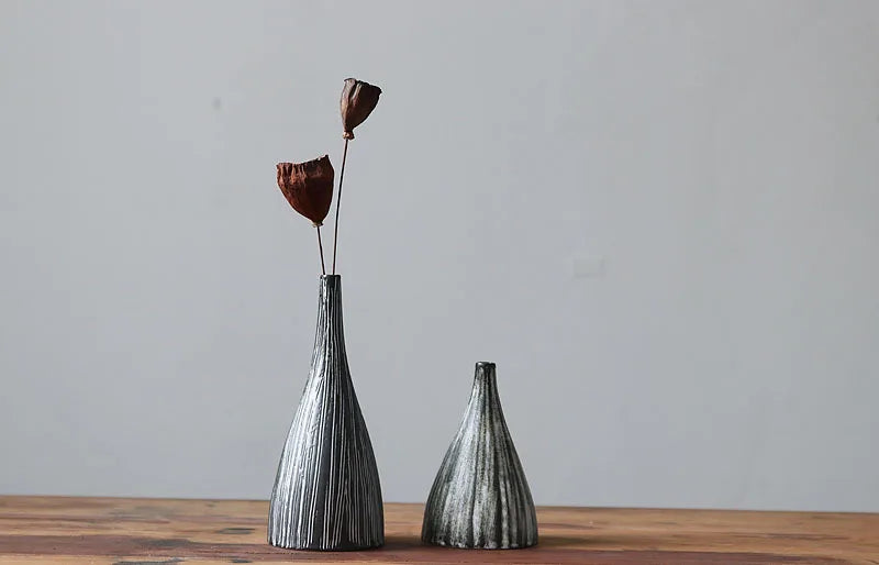 Black Ceramic Small Vase – Japanese-Style Tabletop Ornament for Flowers & Home Decor