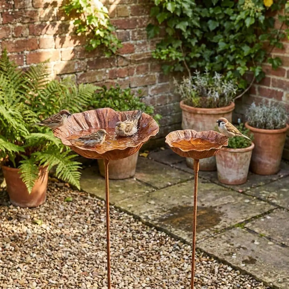 Vintage Flower-Shaped Metal Bird Bath with Garden Stake – Decorative Outdoor Bird Water Bowl for Garden, Lawn & Patio