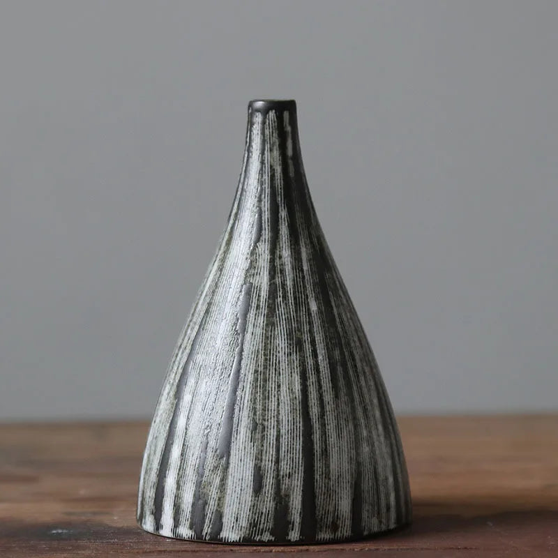 Black Ceramic Small Vase – Japanese-Style Tabletop Ornament for Flowers & Home Decor