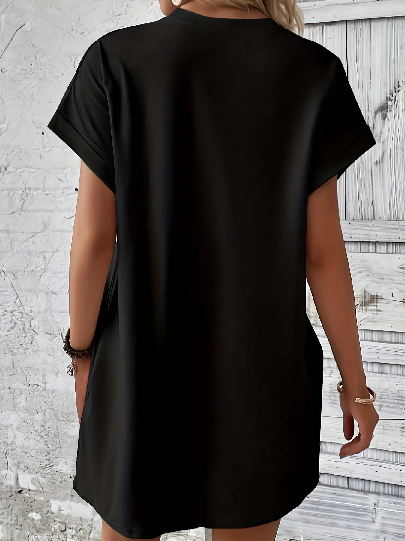 Robe d'été ample à manches courtes et col rond avec imprimé croix et poches pour femme