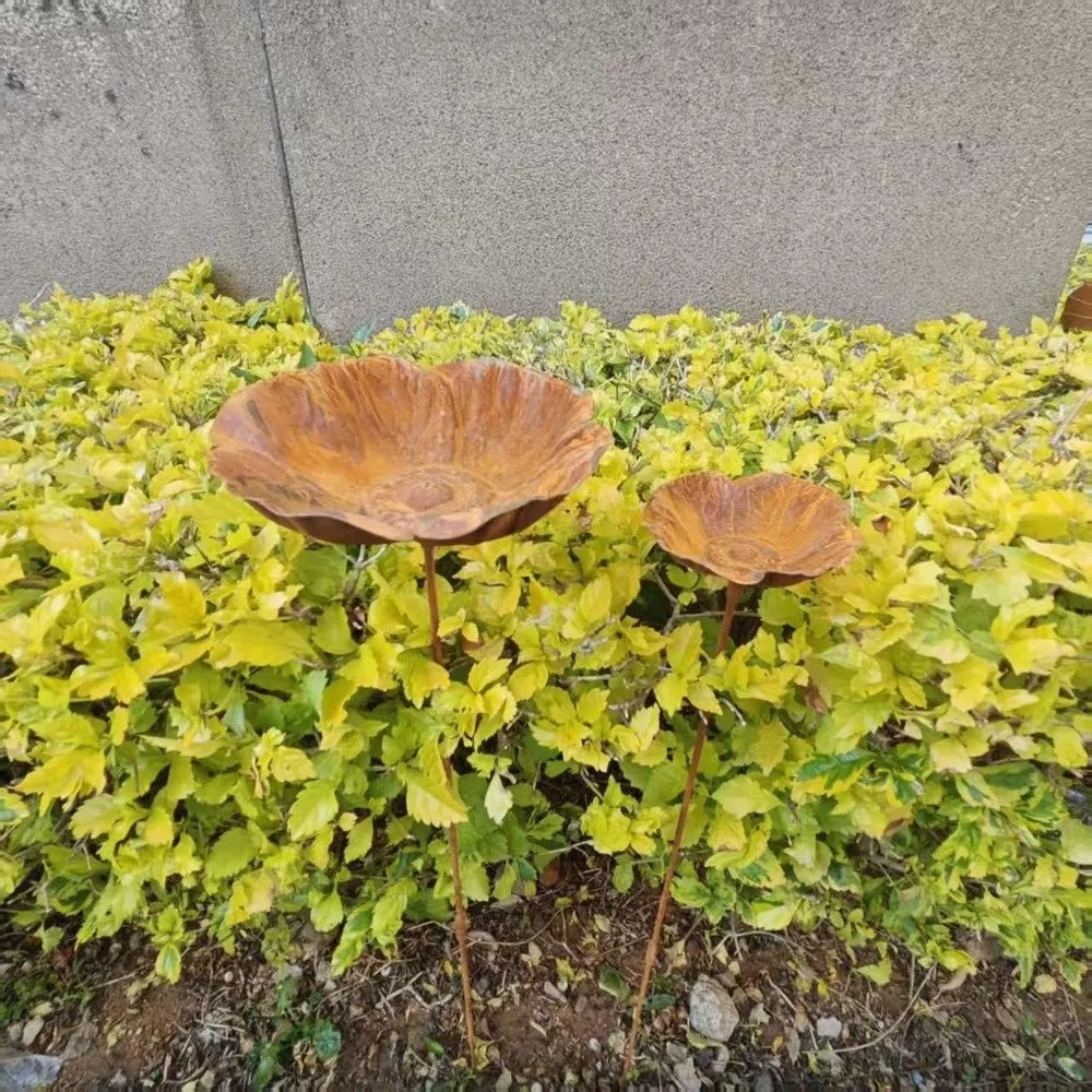 Vintage Flower-Shaped Metal Bird Bath with Garden Stake – Decorative Outdoor Bird Water Bowl for Garden, Lawn & Patio